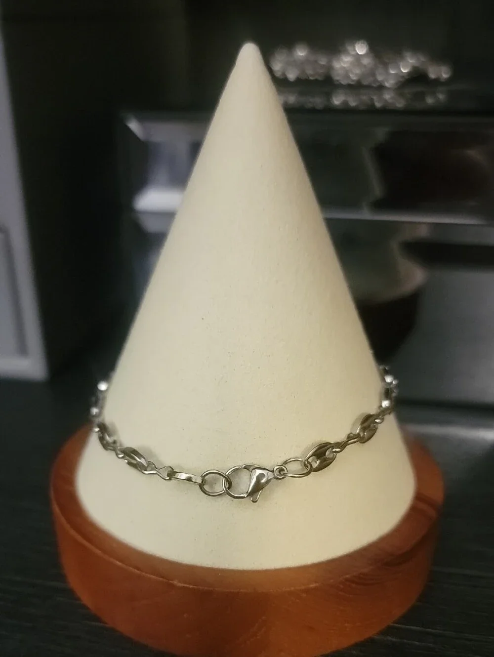 Sleek Silver Puffed Mariner Link Chain Bracelet